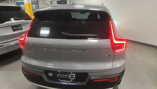 2025 Volvo XC40 B5 Core Bright Theme