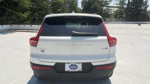 2026 Volvo XC40 Plus, B5 AWD Gas (mild hybrid), Dark