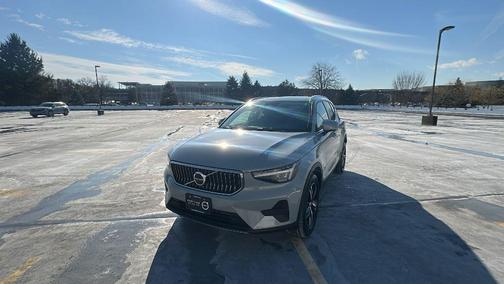 2025 Volvo XC40 B5 Core Bright Theme