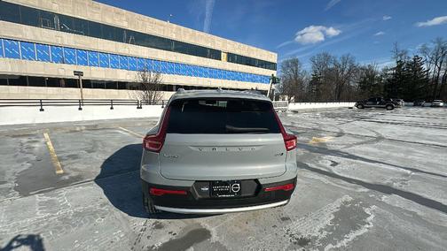 2025 Volvo XC40 B5 Core Bright Theme