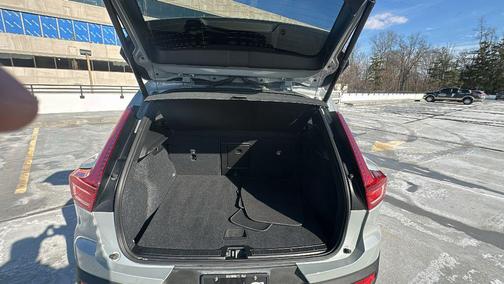 2025 Volvo XC40 B5 Core Bright Theme