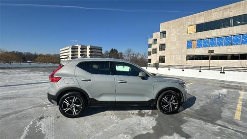 2025 Volvo XC40 B5 Core Bright Theme