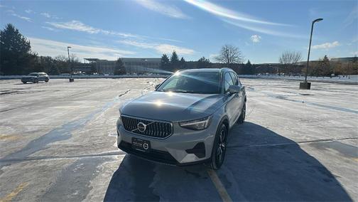 2025 Volvo XC40 B5 Core Bright Theme