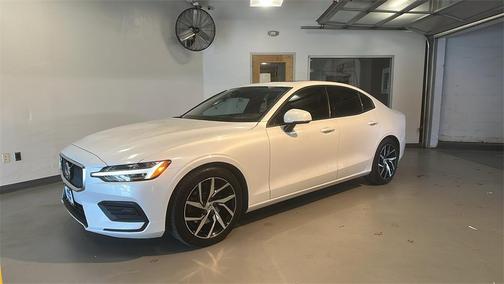 2020 Volvo S60 T5 Momentum