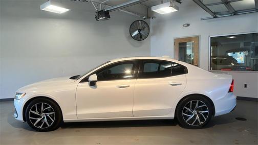 2020 Volvo S60 T5 Momentum