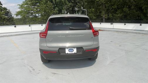 2026 Volvo XC40 B5 Plus