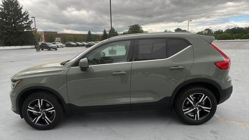 2025 Volvo XC40 B5 Core Bright Theme