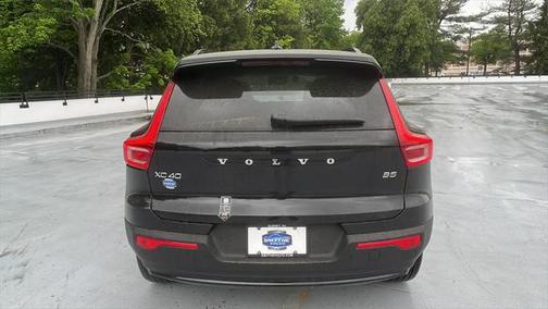 2025 Volvo XC40 Plus Dark Theme