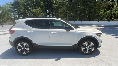 2025 Volvo XC40 B5 Plus Dark Theme