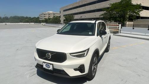 2025 Volvo XC40 B5 Plus Dark Theme