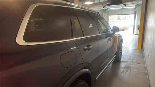 2023 Volvo XC90 B5 Plus