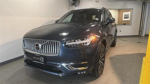 2023 Volvo XC90 B5 Plus