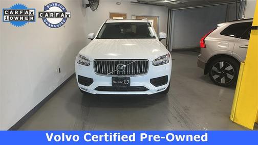 2022 Volvo XC90 T6 Momentum