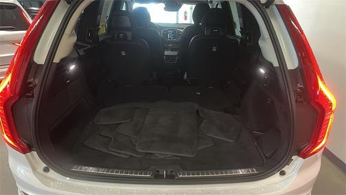 2022 Volvo XC90 T6 Momentum
