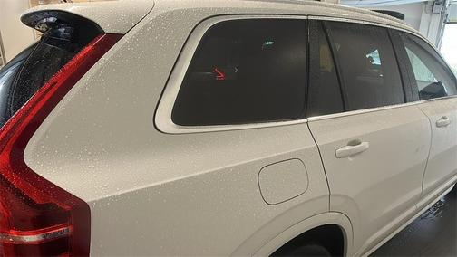 2022 Volvo XC90 T6 Momentum