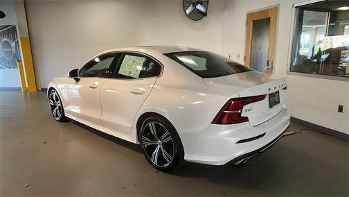 2022 Volvo S60 T5