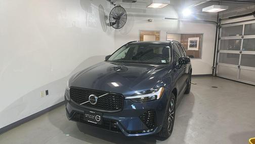 Denim Blue Metallic 2023 Volvo XC60 B5 Plus Dark Theme