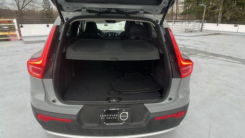 2025 Volvo XC40 B5 Core Bright Theme