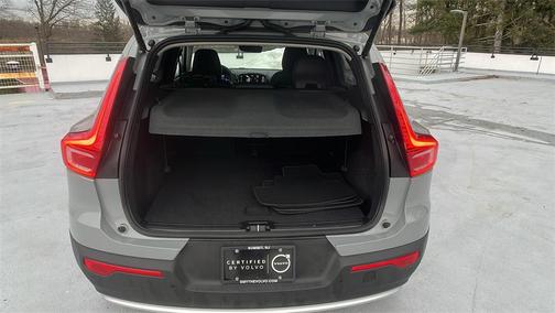 2025 Volvo XC40 B5 Core Bright Theme