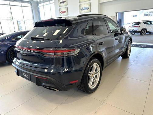 2022 Porsche Macan Base