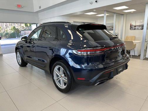 2022 Porsche Macan Base