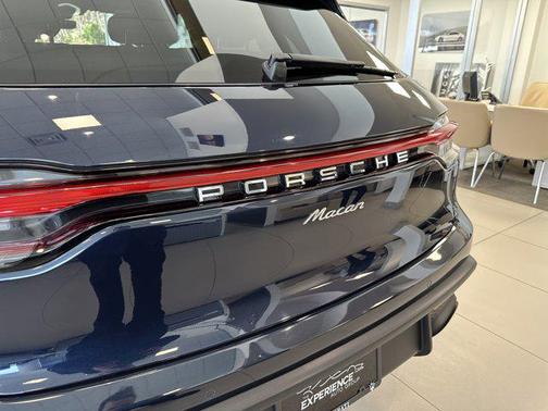 2022 Porsche Macan Base