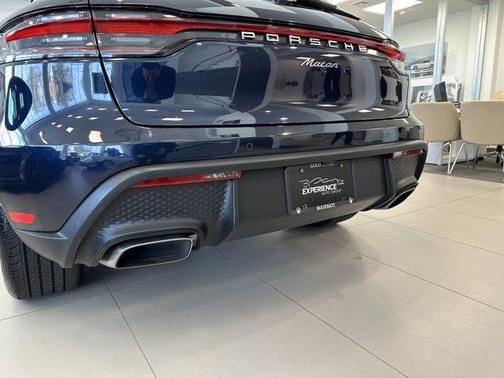 2022 Porsche Macan Base