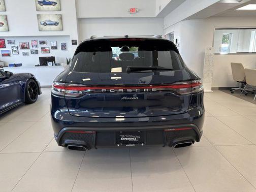2022 Porsche Macan Base