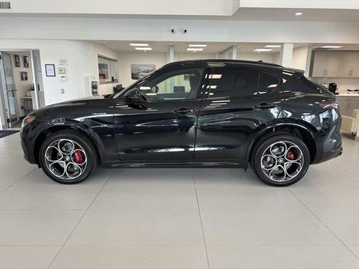 2025 Alfa Romeo Stelvio Sprint AWD