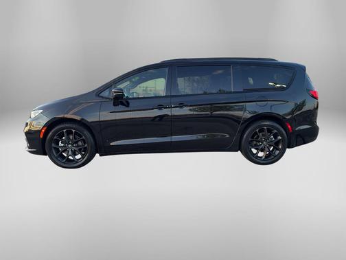 Diamond Black Crystal Pearlcoat 2025 Chrysler Pacifica Limited