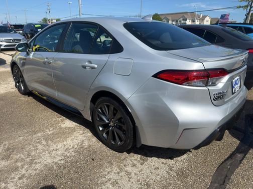 Classic Silver Metallic 2024 Toyota Corolla SE