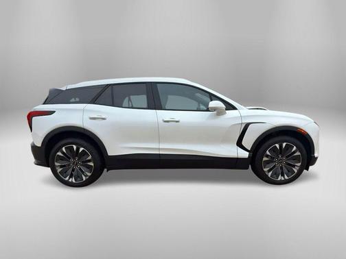 Iridescent Pearl Tricoat 2024 Chevrolet Blazer EV eAWD LT