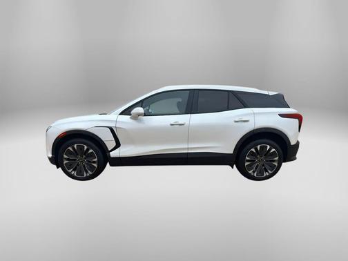 Iridescent Pearl Tricoat 2024 Chevrolet Blazer EV eAWD LT