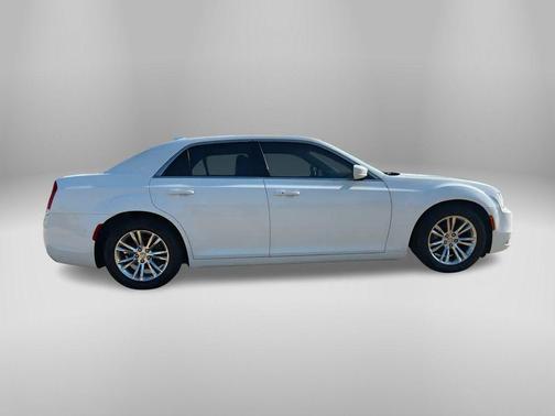 2017 Chrysler 300 Limited