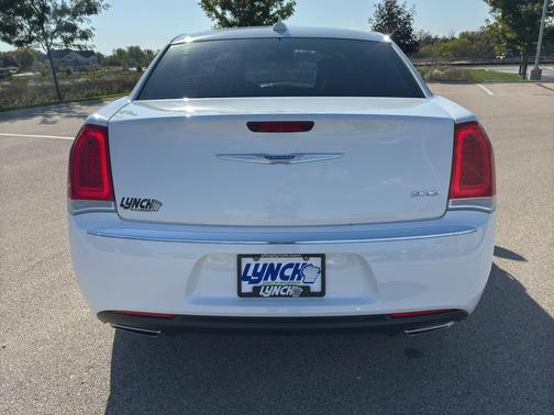2017 Chrysler 300 Limited