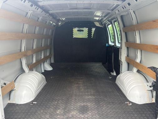 2023 GMC Savana 2500 Work Van