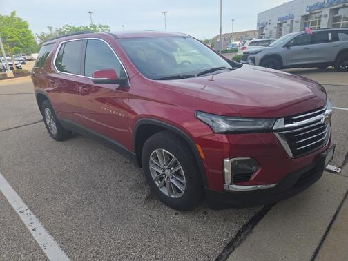 Radiant Red Tintcoat 2023 Chevrolet Traverse LT Cloth