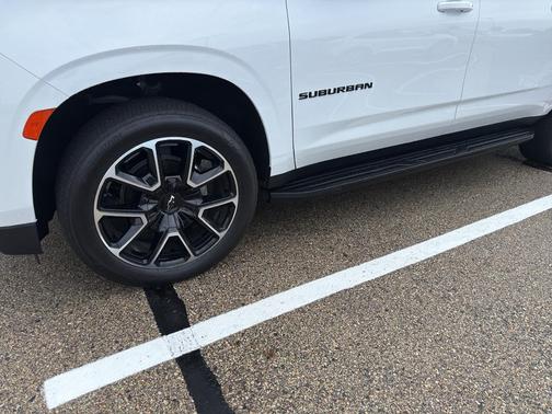 2023 Chevrolet Suburban RST