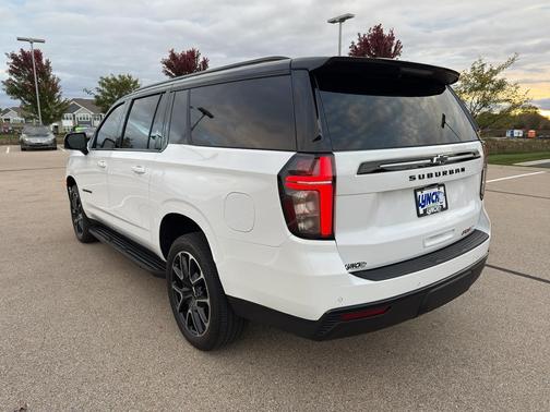2023 Chevrolet Suburban RST