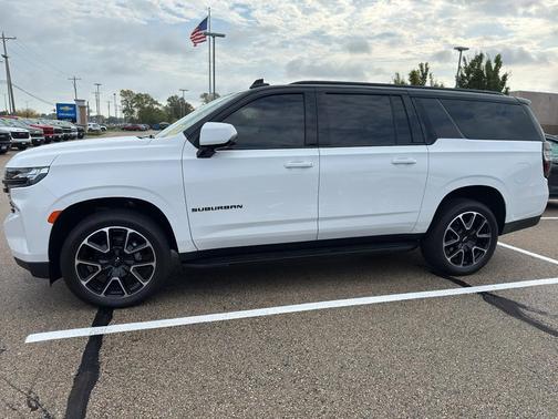 2023 Chevrolet Suburban RST