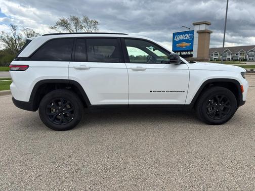Bright White Clearcoat 2025 Jeep Grand Cherokee Altitude