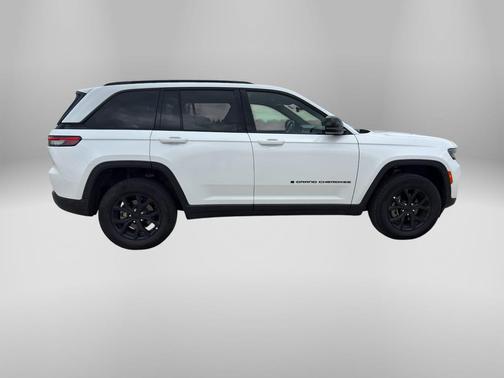 Bright White Clearcoat 2025 Jeep Grand Cherokee Altitude