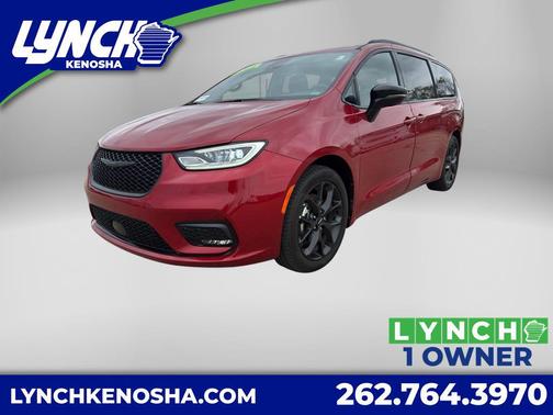 Red Hot Pearlcoat 2025 Chrysler Pacifica Limited