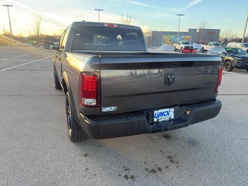 2024 RAM 1500 Classic Warlock Crew Cab 4x4 5'7' Box