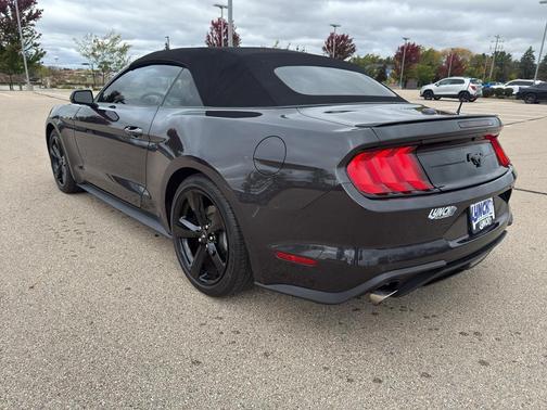 2022 Ford Mustang EcoBoost