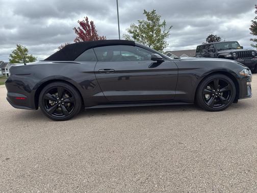 2022 Ford Mustang EcoBoost