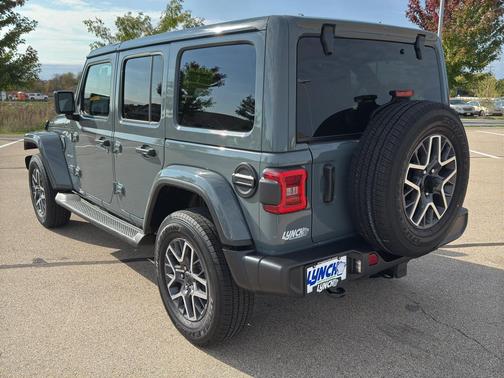 2024 Jeep Wrangler 4-Door Sahara 4x4