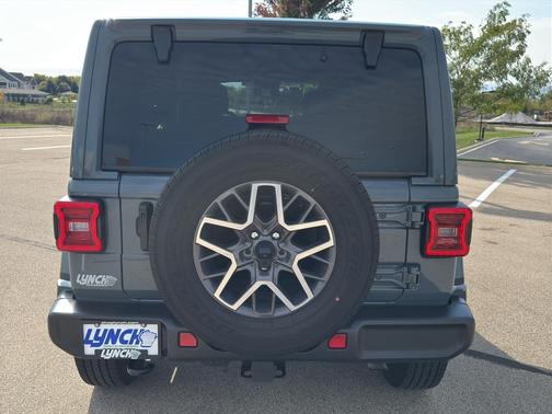 2024 Jeep Wrangler 4-Door Sahara 4x4