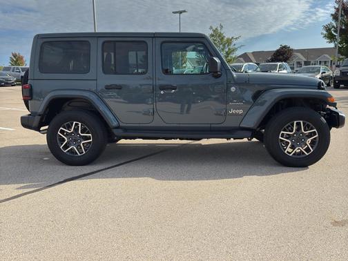 2024 Jeep Wrangler 4-Door Sahara 4x4