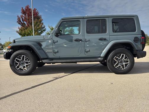 2024 Jeep Wrangler 4-Door Sahara 4x4